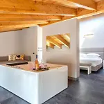 Mesbeglia Luxury 4* 알게로