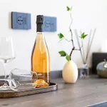Mesbeglia Luxury 알게로