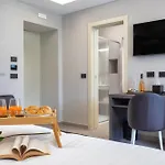 Mesbeglia Luxury 알게로