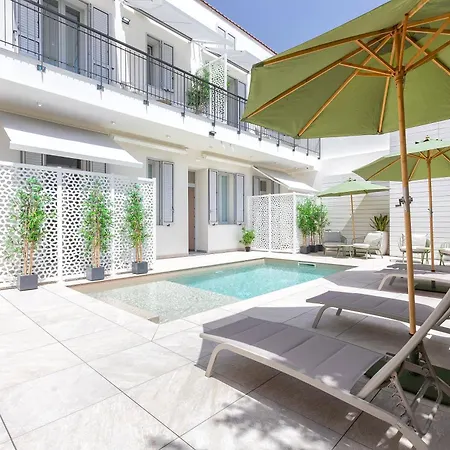 Mesbeglia Luxury בית הארחה